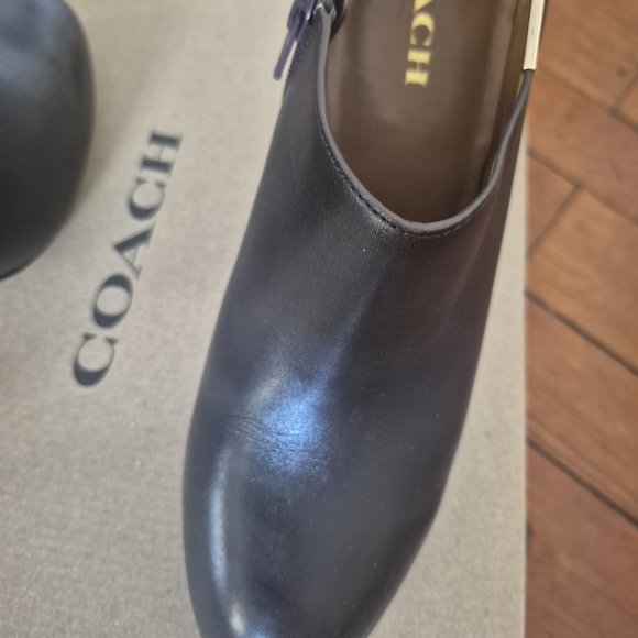 Coach Black/Brown Leather Women's Shoe - Picture 4 of 9